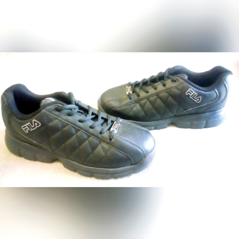 Size 8 woman's Fila sneakers